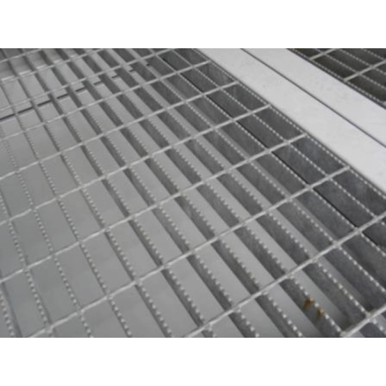628-8ft-open-mesh-floor-3-600x450-1