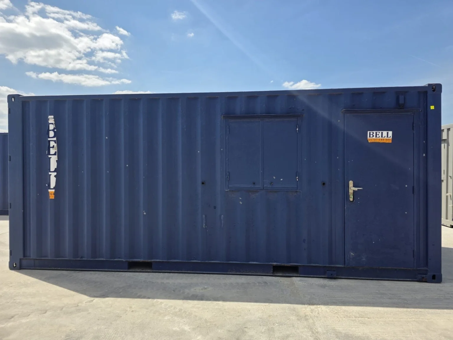 Used 20ft x 8ft shipping container canteen - Image 4