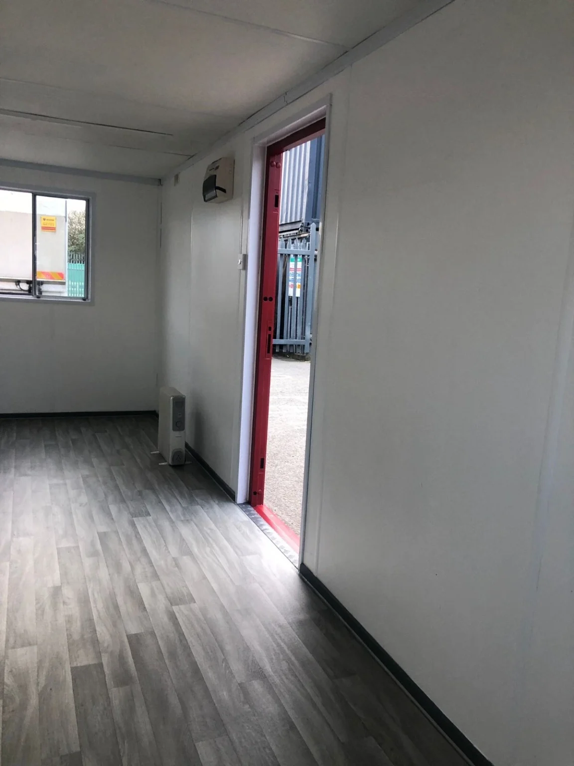 PORTABLE 20FT X 8FT OPEN OFFICE - Image 7