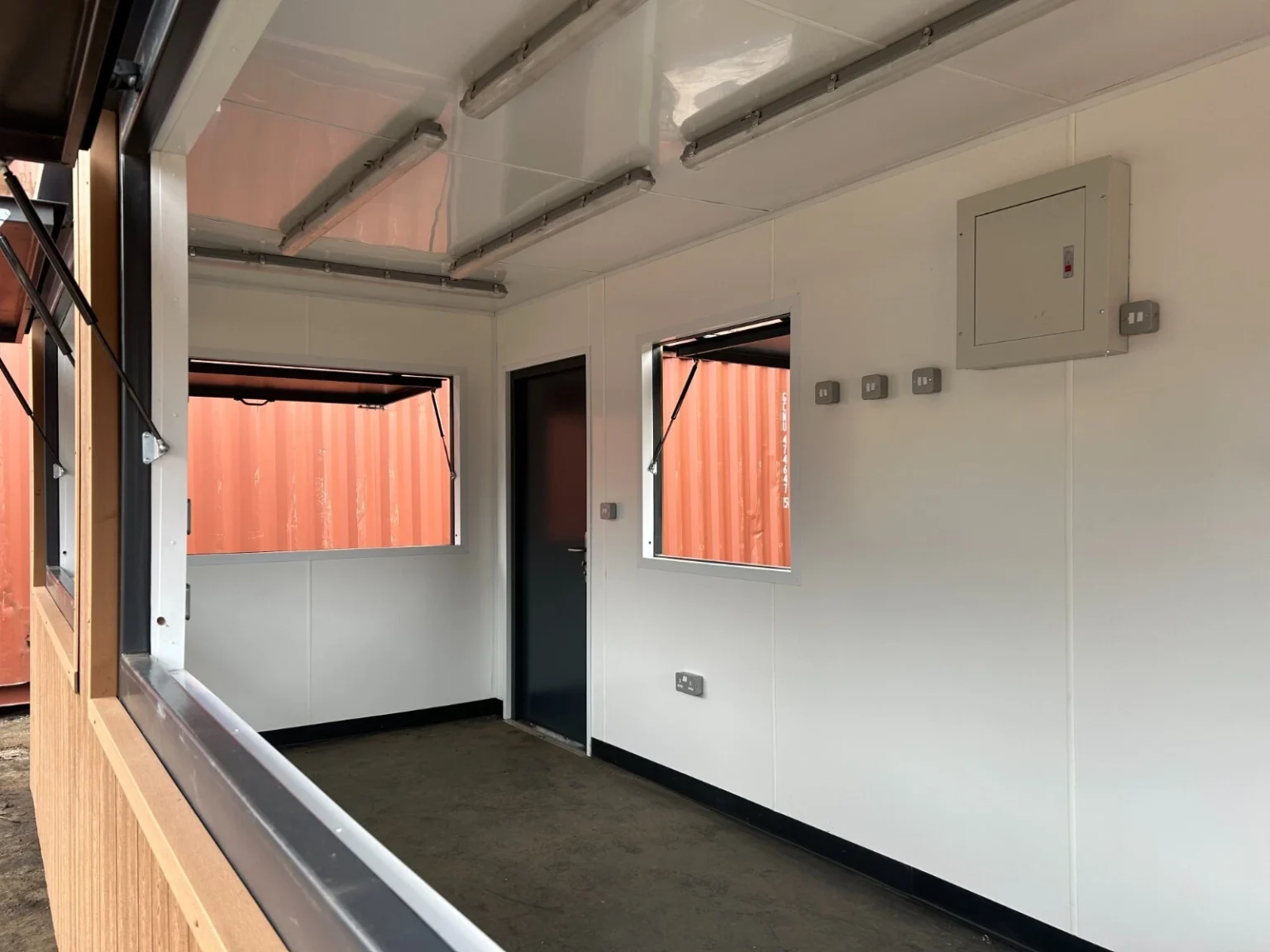 20ft x 8ft shipping container – street food/coffee shop/food kiosk/bar/events - Image 8