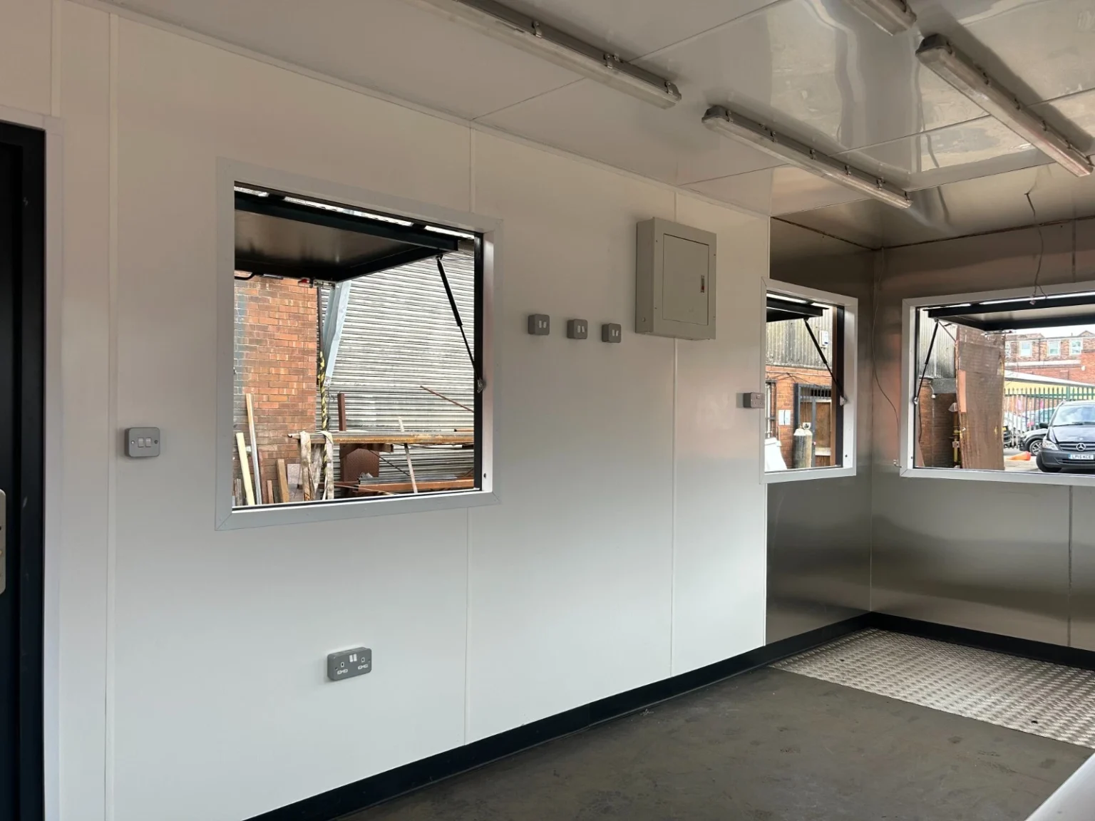 20ft x 8ft shipping container – street food/coffee shop/food kiosk/bar/events - Image 7