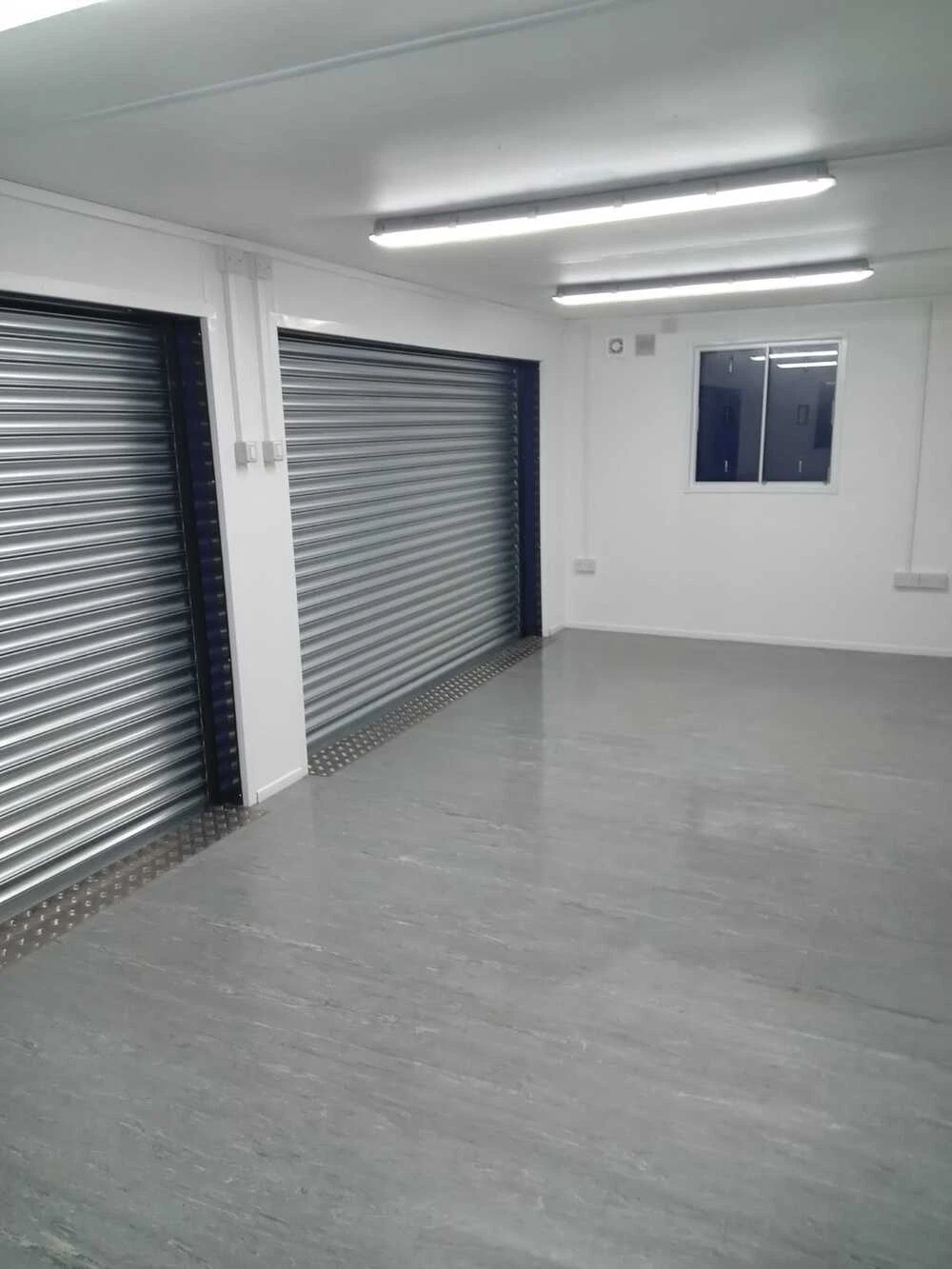 24ft x 10ft Bespoke Cabin / Shop / Cafe / Office / Bar / Sales Unit - Image 5