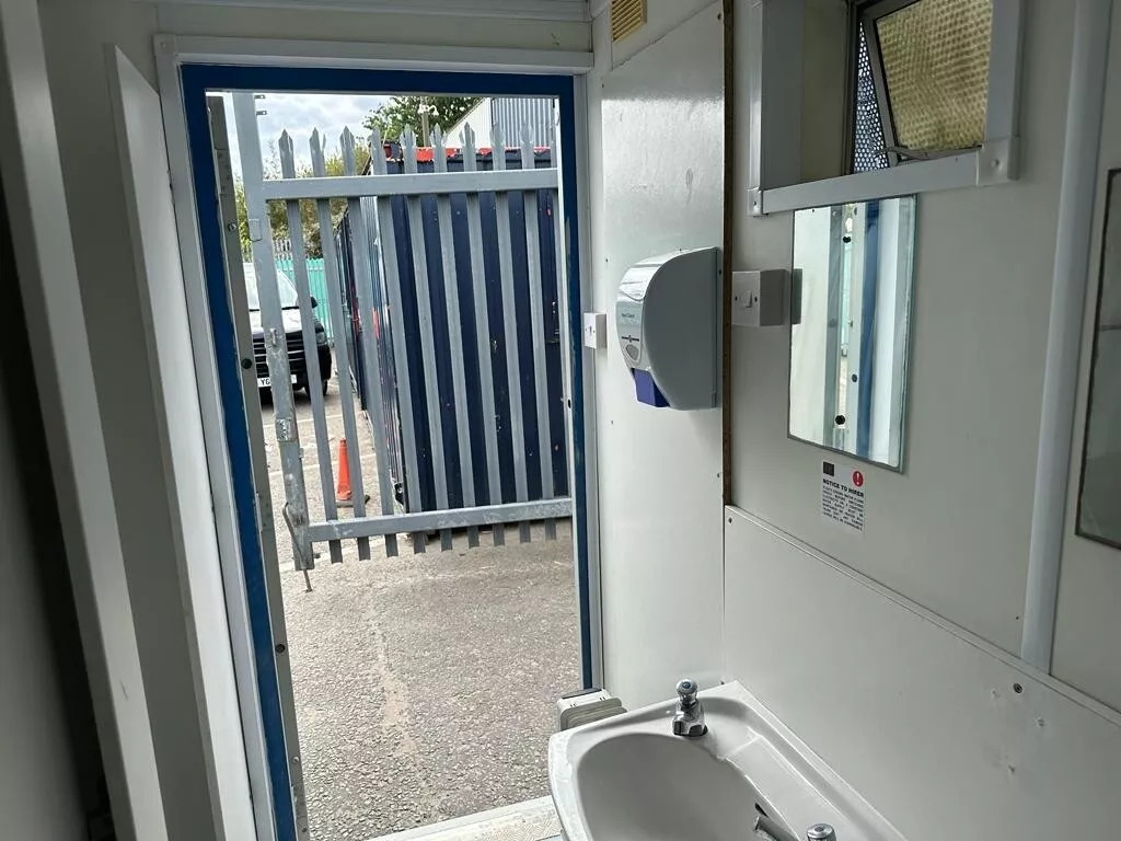 TOILET BLOCK 2+1 - Image 3