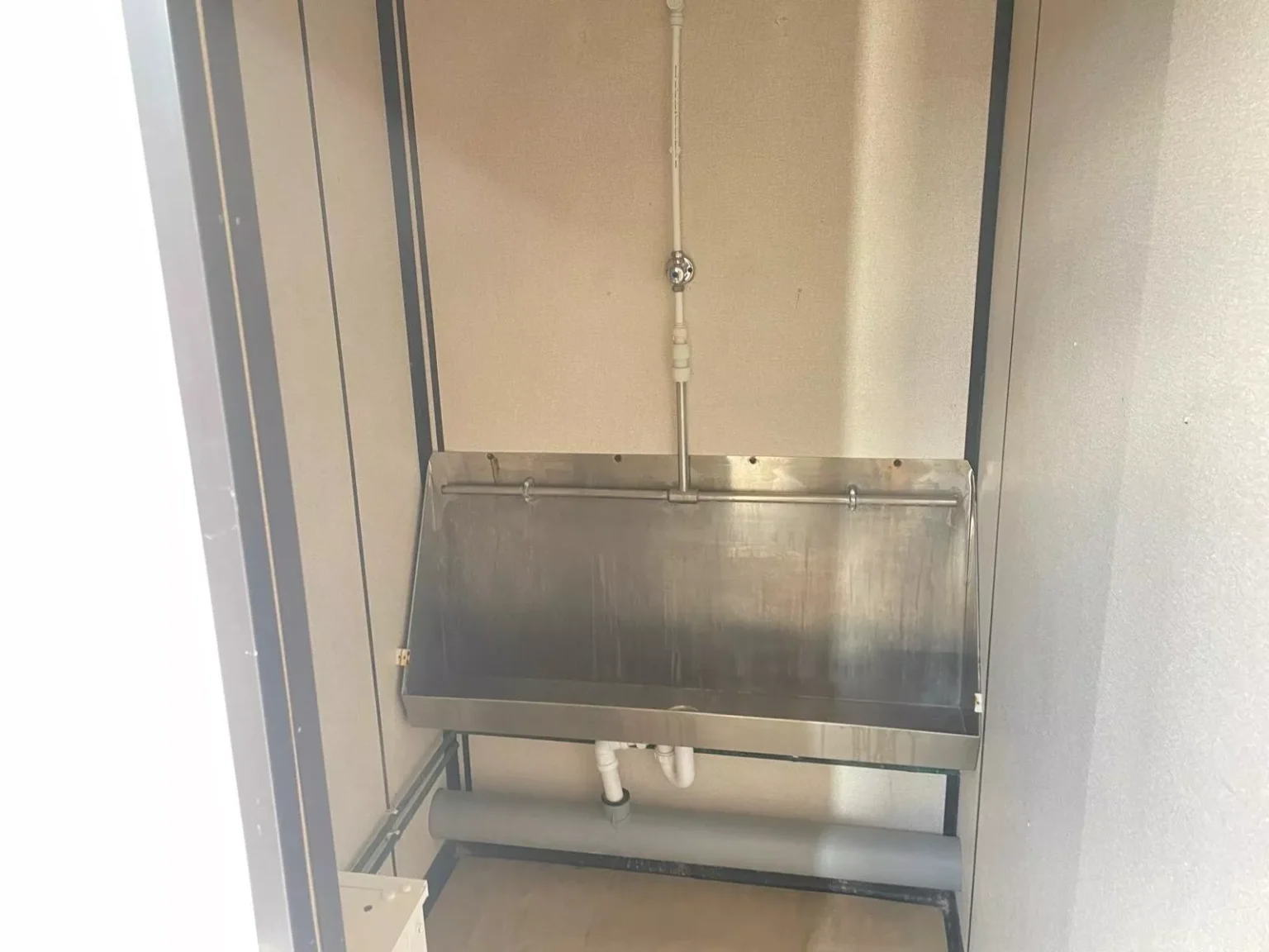 Anti vandal portable 3 plus 1 toilet unit in bury – Best service guaranteed - Image 8