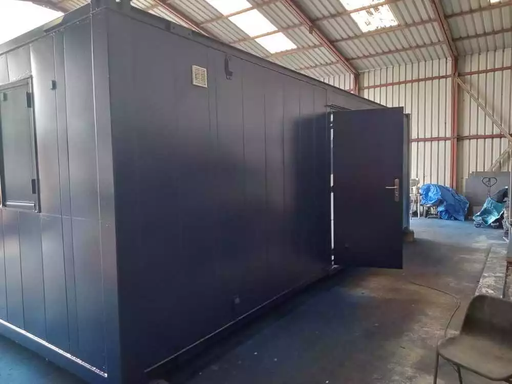 24ft x 10ft Bespoke Cabin / Shop / Cafe / Office / Bar / Sales Unit - Image 3
