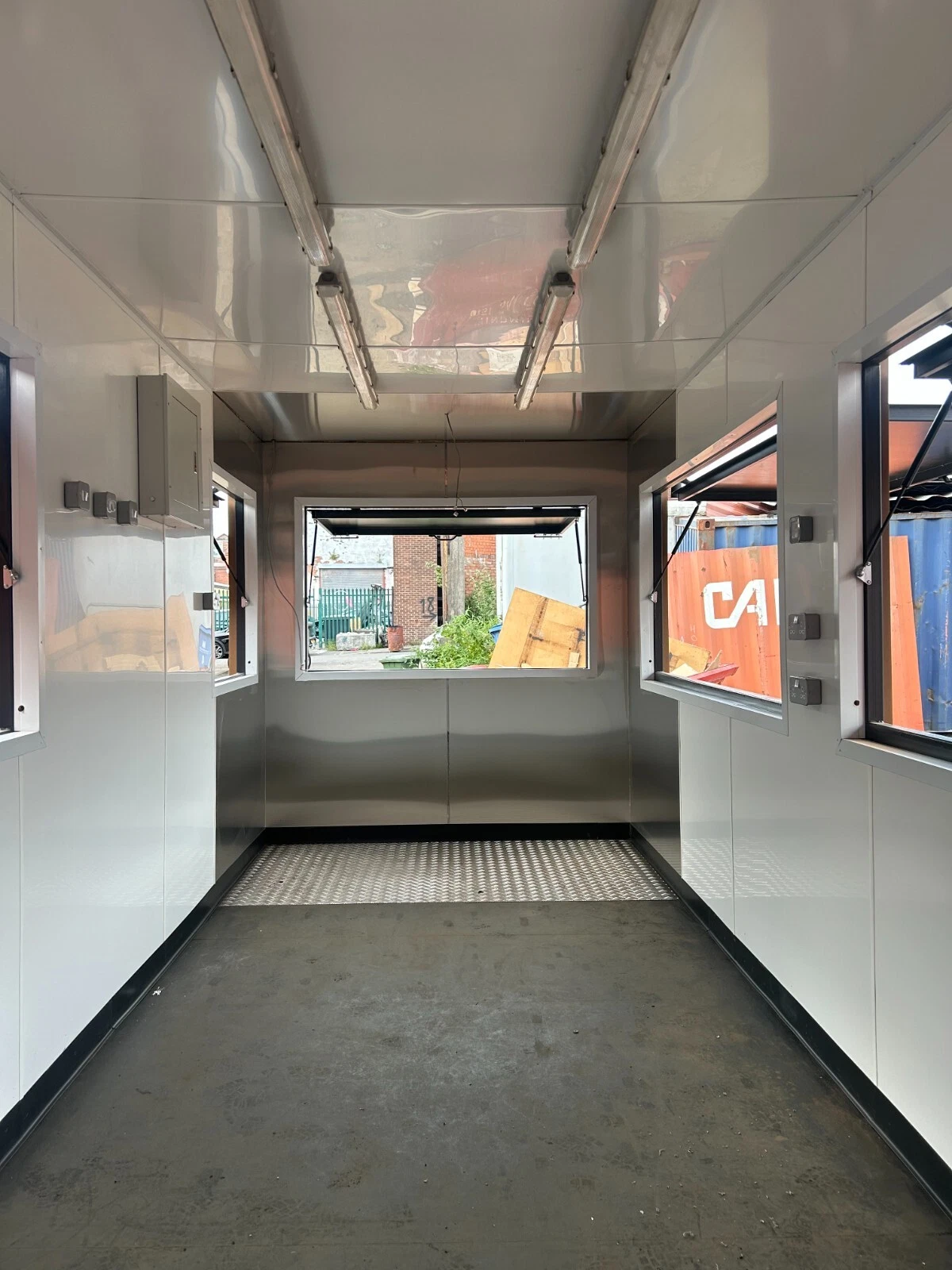 20ft x 8ft shipping container – street food/coffee shop/food kiosk/bar/events - Image 5
