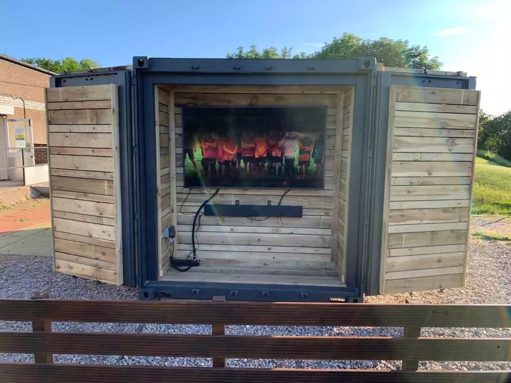 20ft x 8ft Clad Shipping Container T.V. Bar - Image 5